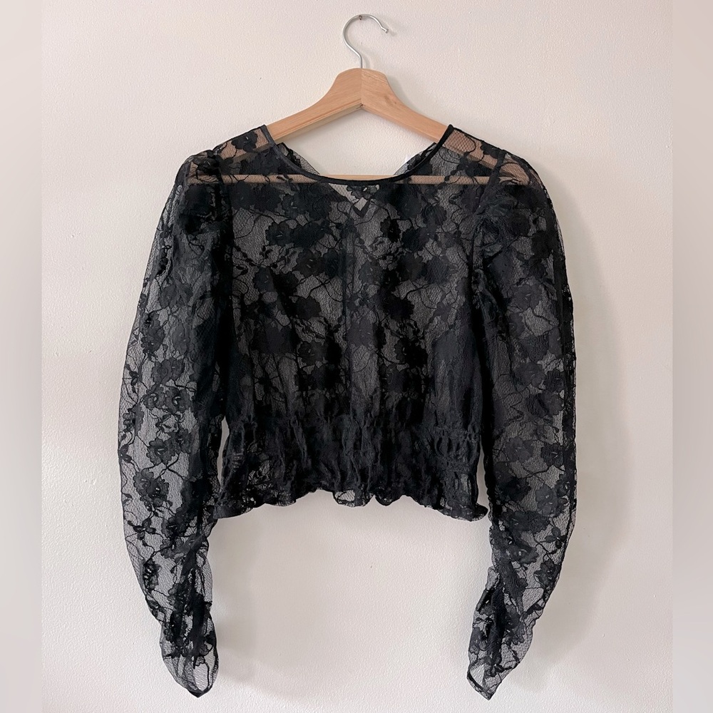 NWOT H&M lace crop top